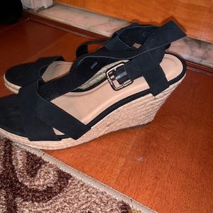 Black Wedges